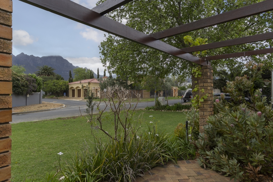 6 Bedroom Property for Sale in Morningside Western Cape